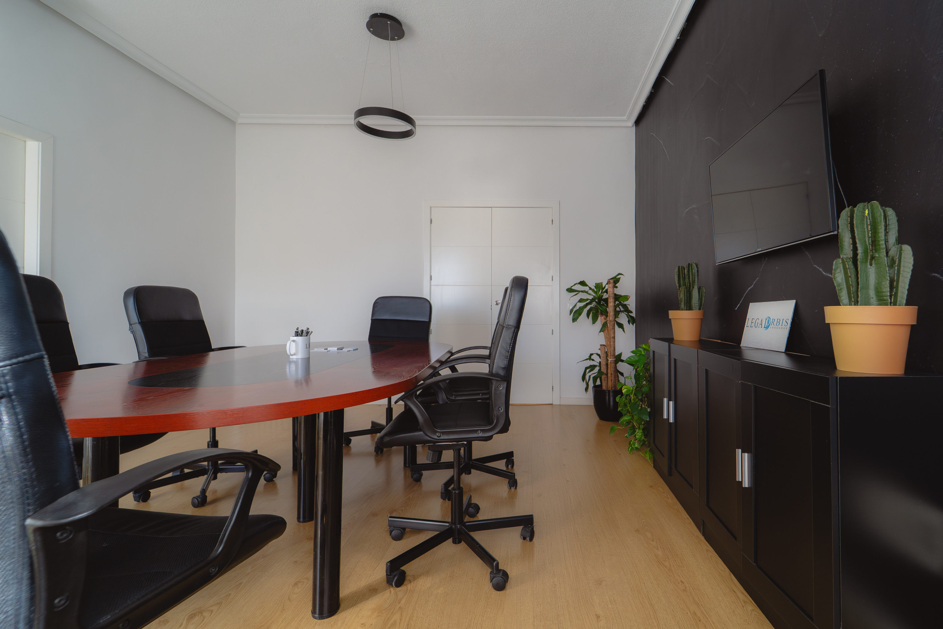 Contacta con Legal Orbis - Abogados especializados en Madrid